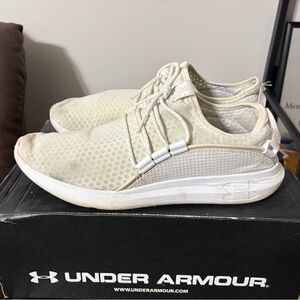 Rare Men’s Under Armour Railfit White Size 12